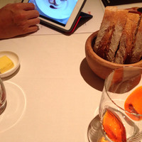 Benoit Alain Ducasse - パン…マネージャー曰く、今が1番小麦の香りが立ち美味しい頃合いです！！と熱く語って頂きました。
                ずっしりもっちり、外はカリッと美味しく頂きました。