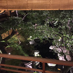 東京 芝 とうふ屋うかい - 個室からの中庭の眺め