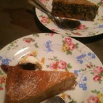 PUBLIC KITCHEN cafe 吉祥寺店 - 黒ごまのﾁｰｽﾞｹｰｷ&苺とﾎﾜｲﾄﾁｮｺのﾁｰｽﾞｹｰｷ