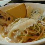 グラスコート - チーズソース（3色のパスタで）