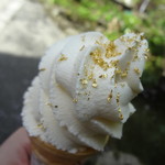 中庭カフェ - 純金ソフトクリーム