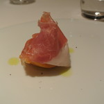 リストランテ カノフィーロ - 柿とアニスのオーブン焼き　ペコリーノ・ロマーノと生ハム