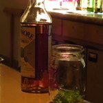 ホテルオークラ 東京ベイ  - モヒートを作っているところ