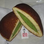 京都 森半 - 「抹茶生クリームどら焼き(\180)」。