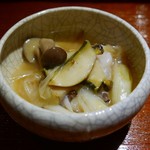 富小路 やま岸 - 16.11月　鮑のスープ仕立て（しめじ、葱）