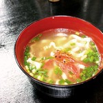 丸安そば - ちぢれ麺がスープにからんでたまらない