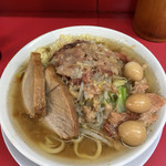 ラーメン二郎 - 「大ラーメン」¥700(ニンニクとアブラ増し増し)＋「味付けウズラ」¥100