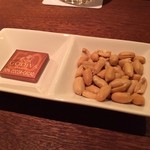 mel - ■チャームはゴディバとピーナッツ