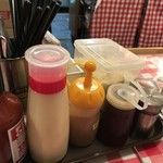 スパゲッティーのパンチョ - 沢山の調味料もあります【その他】