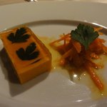 ロゼット - アミューズ２： 雲丹のテリーヌと人参の付け合わせ