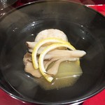 銀座 しのはら - 渡り蟹の真丈、滋賀の冬瓜、天然舞茸のお椀