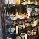 信州屋 - 店頭のショーウィンドー