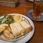 ブンブン紅茶店 - チキンのサンドイッチとアールグレイのアイスティー