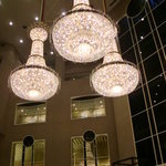 ゴージャスなシャンデリアは３０年間変わりません