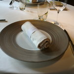 キュイジーヌ[s] ミッシェル・トロワグロ - テーブルセッティング