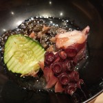 鮨 とかみ - 佐島の蛸 蛇腹胡瓜
      