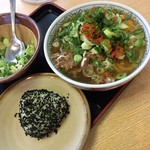 どんどん - 肉玉うどんとわかめおむすび2016年9月