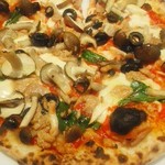 ベルテンポ - きこりのピザ（しめじ
      ・マイタケ・椎茸・オリーブなどが乗ってきます）