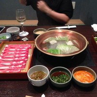 しゃぶ禅 六本木店 - たれにお薬味も入れて準備万端