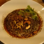 175°DENO　汁なし黒ごま担担麺（すごくシビれる）