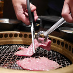 SATOブリアン - 柳野店長みずからお取り分け