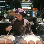 ザ・カフェ by アマン - ちょうど目の前がガレット担当の方の立ち位置で〜♬