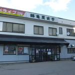 駐車場は店頭に20台前後