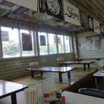 鶴亀屋食堂 - 小上がり席もあり