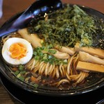 熟成醤油ラーメン680円＋岩のり100円＋麺大盛120円＝900円、無料のゆで玉子