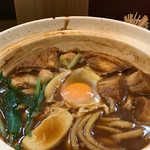 麦穂 - 数量限定ながらグランドメニューとなった一品。八丁味噌の風味と苦味がコクとなる。そして鶏肉のプリｯプリ感も良し。待ちに待った一品。写真は親子味噌煮込みうどん。