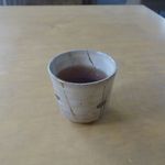 廚 菓子 くろぎ - まずは暖かなほうじ茶を飲んで喉を潤していると