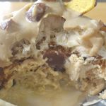 廚 菓子 くろぎ - 氷をさらに掘っていくと、ミルク感たっぷりな氷の層、黒蜜層のほかに、あんこがたっぷり入っているのを発見！　甘味スキーにはたまらない美味しさです。