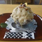 程なくしてかなりパワーアップした気がするかき氷和栗んが運ばれてきました。