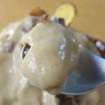 まずは和栗ペーストともにかき氷を食べてみると、和栗旬～と声に出したい位に栗のホクホク感満点！　