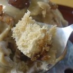 廚 菓子 くろぎ - さらにかき氷を掘っていくと、ミルク感満点でクリーミーな美味しさな部分も発見！　