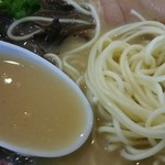 長崎楼 - スープと麺アップ