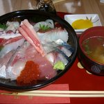 ちょっと豪華な海鮮丼