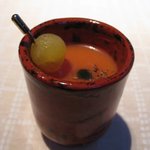 ベージュ アラン・デュカス 東京 - ガスパチョ　　串に刺さっているのは、スイカです。