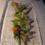 ベージュ アラン・デュカス 東京 - 旬野菜色々　アヴォカドと柑橘類のヴィネグレット