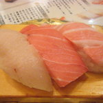 活き魚回転寿司　魚鮮 - 鮪３貫盛り