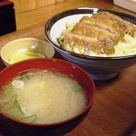 すずかけ - カツ丼600円。分量少なめですが安い。