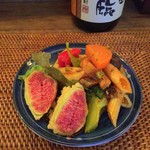 イスカンダル - 【2016.11月初旬】お通しはショートパスタのサラダ？といちじくの天ぷら