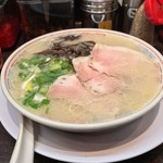 元祖 名島亭 - ラー博は俺の社員食堂。  築炉釜出しとんこつラーメソ！  今日はベタカタで。とんこつラーメソとしてはあっさり、なれど、旨味はしっかり。イイね！