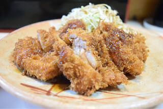 Torikatsu Chikin - 通称：とり・とん。650円。サクサクの衣と、ジュースィーな鶏カツが、値段以上の満足度を演出。