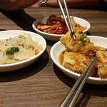 韓国料理 bibim’ - ランチ☆セルフ食べ放題の、もやしナムル・キムチ・野菜チヂミ
            生卵はスンドゥブ用です！