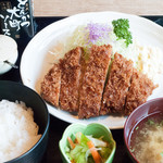 Tonkatsu Oomachi - ロースかつ定食：1,250円／2016年11月