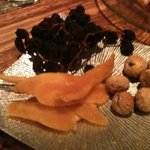 ニルヴァーナ - 枝付きレーズン、ドライイチジク、ドライマンゴー