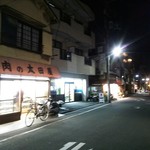 Houriyuu - 店前の通りは古びてます。