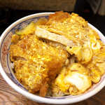 志美寿 - そば屋の定番といえば、やっぱりカツ丼！ 濃いめの味付け、これがいいんです