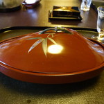 つる幸 - 貝に漆を塗って螺鈿をいれた器が見事です